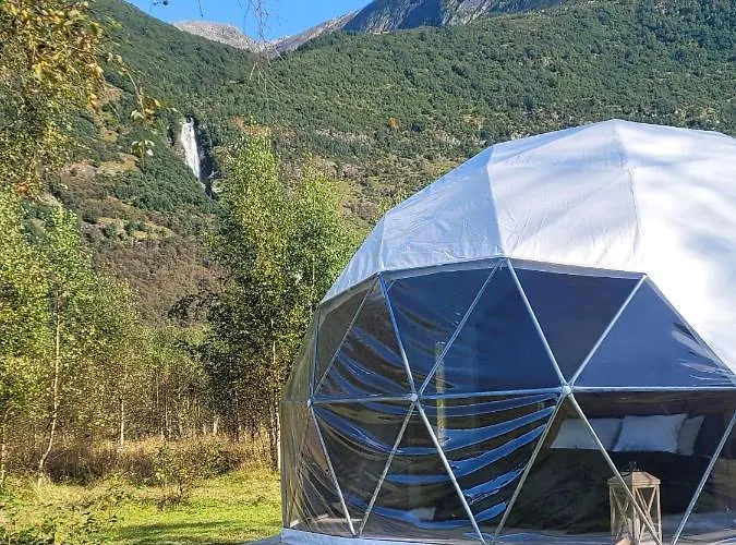 Luxe tent Olden Glamping - One With Nature