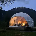 Olden Glamping - One With Nature Campismo de Luxo Stryn