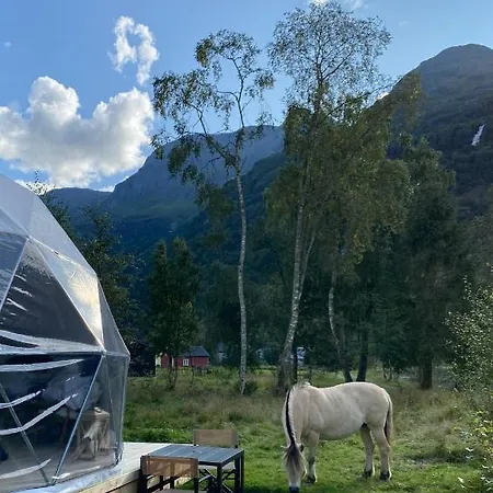 Olden Glamping - One With Nature